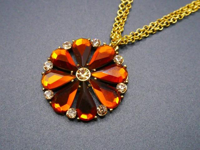 新品 アンティーク調 飴色 花ストーン ネックレス < 女性アクセサリー/時計 新品 アンティーク調 飴色 花ストーン ネックレス < 女性アクセサリー/時計の