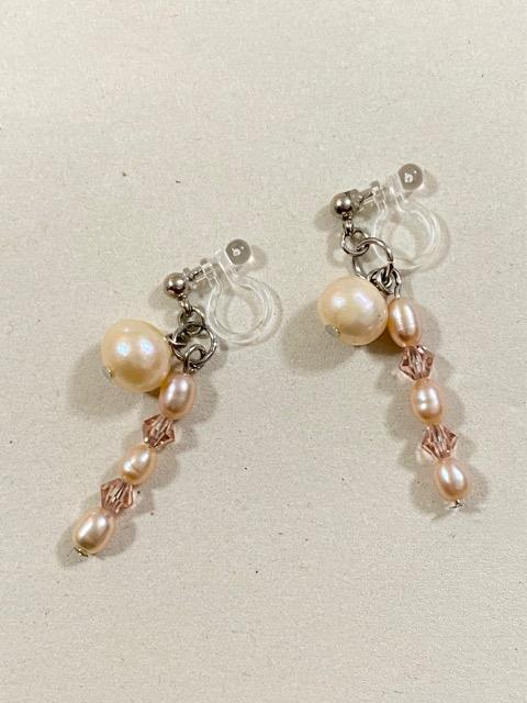 【ノンホール樹脂ピアス】ピンク系淡水パールとスワロフスキーのノンホール樹脂ピアス < 女性アクセサリー/時計 【ノンホール樹脂ピアス】ピンク系淡水パールとスワロフスキーのノンホール樹脂ピアス < 女性アクセサリー/時計の