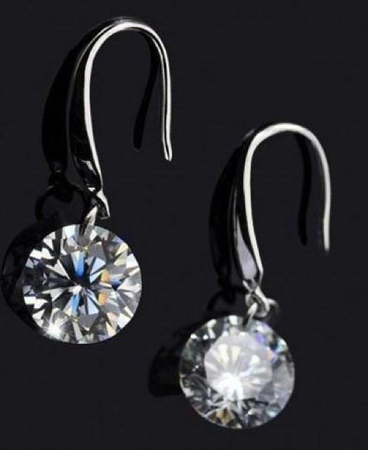 【送料無料】高級感※ピアス レディース 贈り物 プレゼント Czダイヤ ホワイトゴールド S925 新品 < 女性アクセサリー/時計 【送料無料】高級感※ピアス レディース 贈り物 プレゼント Czダイヤ ホワイトゴールド S925 新品 < 女性アクセサリー/時計の