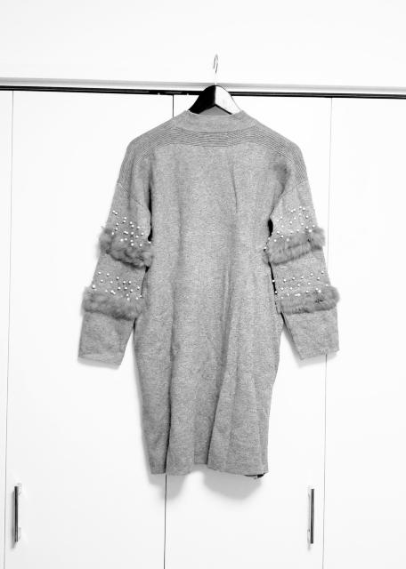 T'S COLLECTION 袖ファー&パール グレー ニット ワンピース M〜L < 女性ファッション  T'S COLLECTION 袖ファー&パール グレー ニット ワンピース M〜L < 女性ファッションの