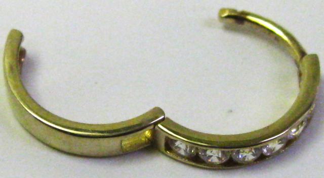 極美品10K 10金イエローゴールド 片ピアス スナップ ピアス ジルコン7ヶ入 < 女性アクセサリー/時計  極美品10K 10金イエローゴールド 片ピアス スナップ ピアス ジルコン7ヶ入 < 女性アクセサリー/時計の