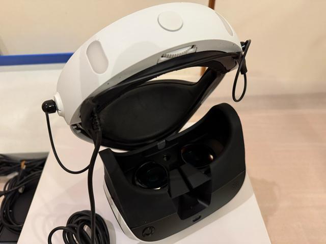 SONY PlayStation VR < ゲーム本体/ソフト  SONY PlayStation VR < ゲーム本体/ソフトの
