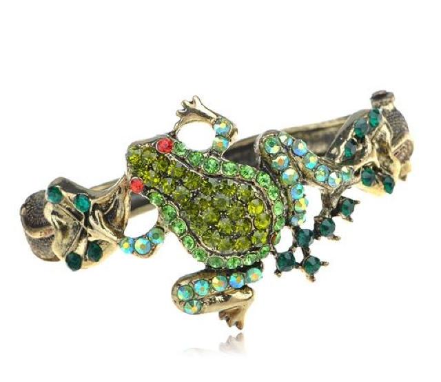 新品 アンティーク調ストーン蛙カエルさんブレスレットバングル < 女性アクセサリー/時計 新品 アンティーク調ストーン蛙カエルさんブレスレットバングル < 女性アクセサリー/時計の