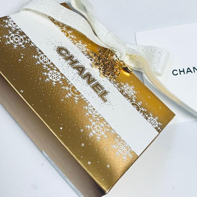 CHANEL チャーム付きギフトボックス < 女性ファッション  CHANEL チャーム付きギフトボックス  < 女性ファッションの