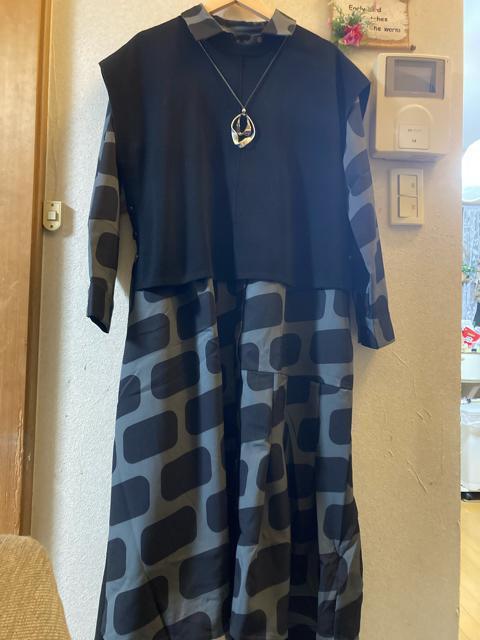 フリーKOHAKU新品グレー柄ロングワンピース < 女性ファッション フリーKOHAKU新品グレー柄ロングワンピース < 女性ファッションの