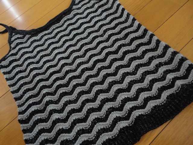 ラメ入り 波ボーダー風デザインキャミトップ < 女性ファッション ラメ入り 波ボーダー風デザインキャミトップ < 女性ファッションの