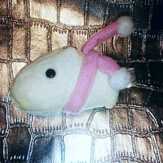 カピパラさん マフラー 白 ぬいぐるみ マスコット 人形 カビパラ < おもちゃ カピパラさん マフラー 白 ぬいぐるみ マスコット 人形 カビパラ < おもちゃの