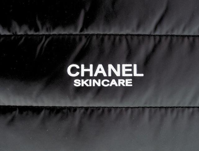 シャネルノベルティ キルティングポーチ 中綿 ココマーク Wチャーム