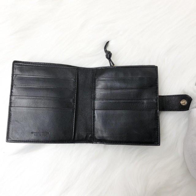 【美品】BOTTEGAVENETA ボッテガヴェネタ 二つ折り財布 イントレチャート コンパクトウォレット ブラック レザー < ブランド 【美品】BOTTEGAVENETA ボッテガヴェネタ 二つ折り財布 イントレチャート コンパクトウォレット ブラック レザー < ブランドの
