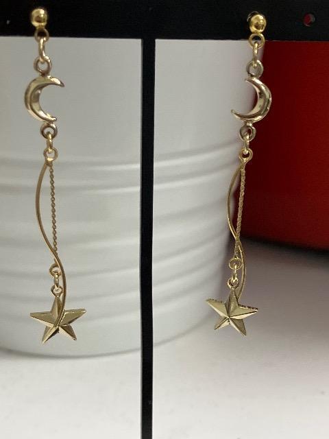 ハンドメイド 月のつなぎパーツと星のチャームを使用したピアス < 女性ファッション  ハンドメイド 月のつなぎパーツと星のチャームを使用したピアス  < 女性ファッションの