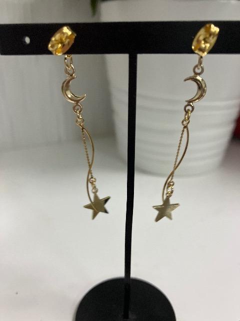 ハンドメイド 月のつなぎパーツと星のチャームを使用したピアス < 女性ファッション  ハンドメイド 月のつなぎパーツと星のチャームを使用したピアス < 女性ファッションの