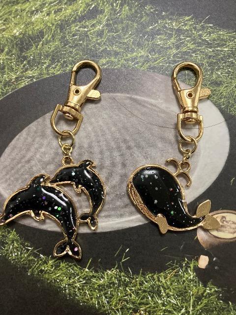 ハンドメイド レジン キーホルダー 2点セット < 女性ファッション  ハンドメイド レジン キーホルダー 2点セット  < 女性ファッションの