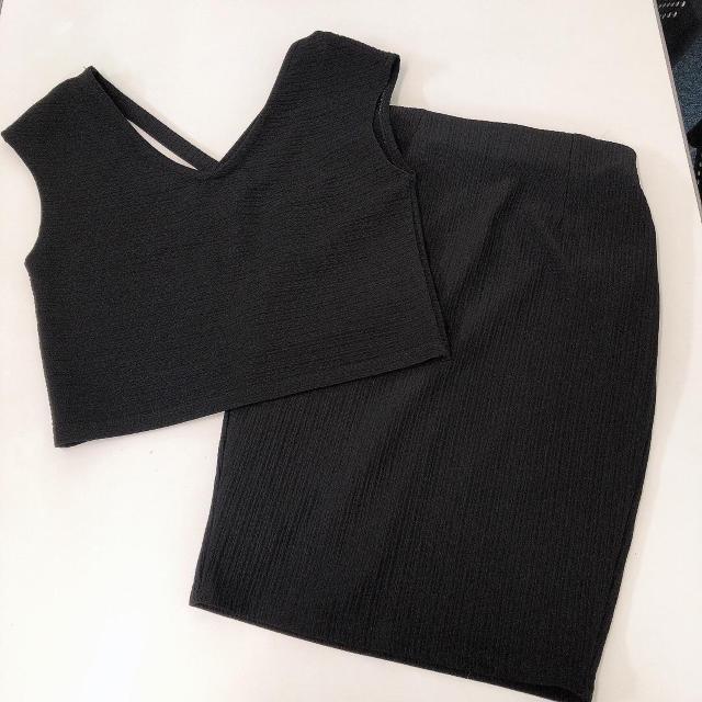 ◆RESEXXY/リゼクシー◆定番セットアップ★バッククロスボーダートップス&タイトスカート♪ブラックF美品 < 女性ファッション  ◆RESEXXY/リゼクシー◆定番セットアップ★バッククロスボーダートップス&タイトスカート♪ブラックF美品 < 女性ファッションの