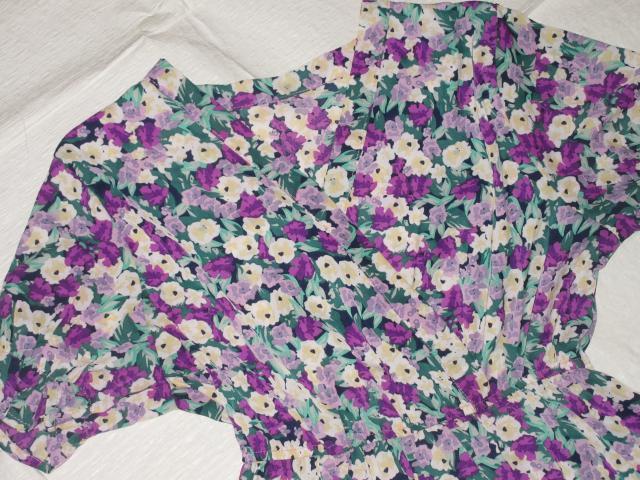 未使用☆華やか花柄模様ワンピース*半袖(パープル系) < 女性ファッション  未使用☆華やか花柄模様ワンピース*半袖(パープル系) < 女性ファッションの