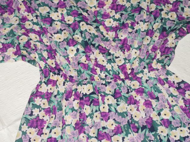 未使用☆華やか花柄模様ワンピース*半袖(パープル系) < 女性ファッション  未使用☆華やか花柄模様ワンピース*半袖(パープル系) < 女性ファッションの