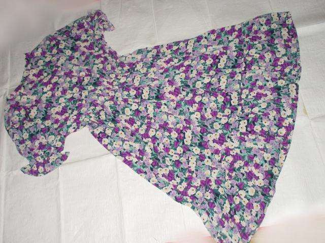 未使用☆華やか花柄模様ワンピース*半袖(パープル系) < 女性ファッション  未使用☆華やか花柄模様ワンピース*半袖(パープル系) < 女性ファッションの