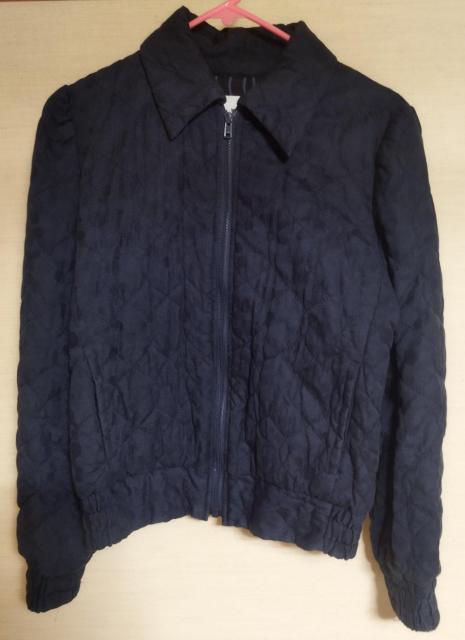 マーベルアッシュ 紺 綿キルティング 綿入り襟付きジャケット ブルゾン 日本製 < 女性ファッション  マーベルアッシュ 紺 綿キルティング 綿入り襟付きジャケット ブルゾン 日本製  < 女性ファッションの