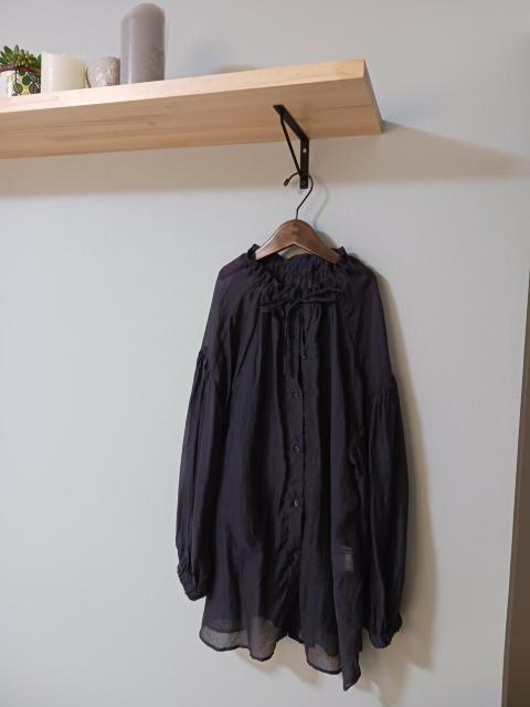 qo'ut/�u���E�X���V�A�[�Ń��C�g�ȃX�~�N�������O�u���E�X��