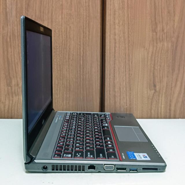 FUJITSU LIFEBOOK Corei5 8GB SSD256GB Windows11 m[gp\R Office  PC{/Ӌ@ 