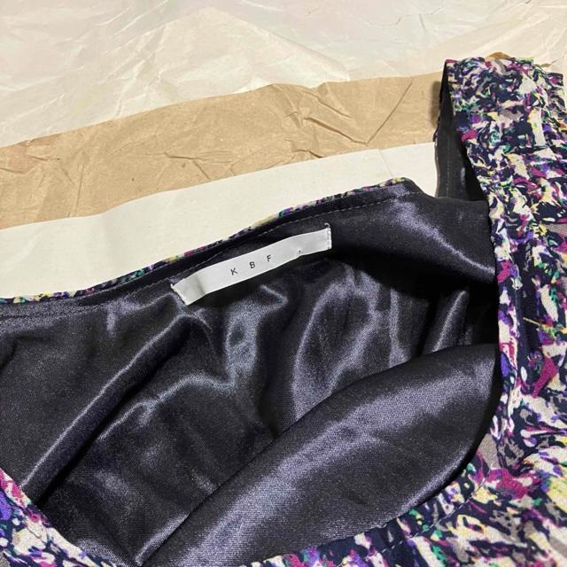 【KBF / ケイビーエフ】 総柄 / ノースリーブ / 膝丈 ワンピース O < ブランド 【KBF / ケイビーエフ】 総柄 / ノースリーブ / 膝丈 ワンピース O < ブランドの