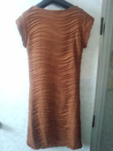キャメルブラウン捻りバイヤスフレンチ袖タイトワンピースS〜M < 女性ファッション  キャメルブラウン捻りバイヤスフレンチ袖タイトワンピースS〜M < 女性ファッションの