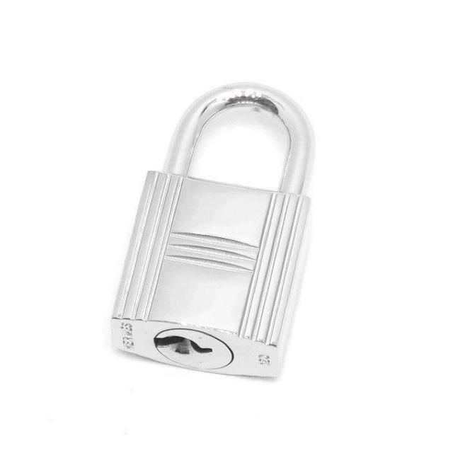 ◆ 本物 美品 ◆ HERMES エルメス カデナ シルバー 南京錠 錠 鍵2本 鍵 KEY キー バッグ付属 120 人気 < ブランド ◆ 本物 美品 ◆ HERMES エルメス カデナ シルバー 南京錠 錠 鍵2本 鍵 KEY キー バッグ付属 120 人気 < ブランドの