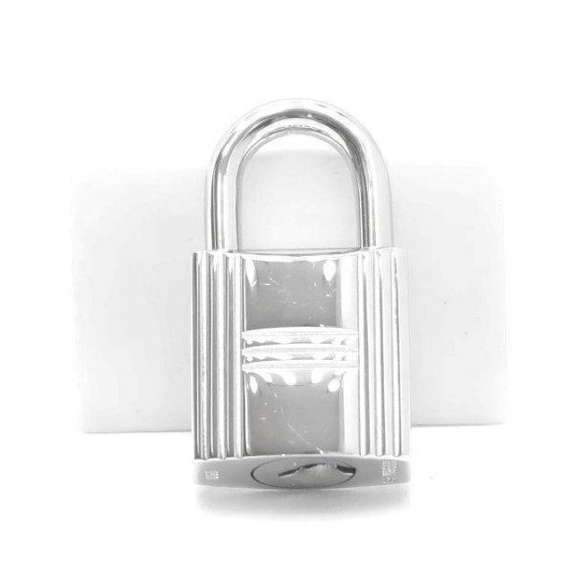 ◆ 本物 美品 ◆ HERMES エルメス カデナ シルバー 南京錠 錠 鍵2本 鍵 KEY キー バッグ付属 120 人気 < ブランド ◆ 本物 美品 ◆ HERMES エルメス カデナ シルバー 南京錠 錠 鍵2本 鍵 KEY キー バッグ付属 120 人気 < ブランドの