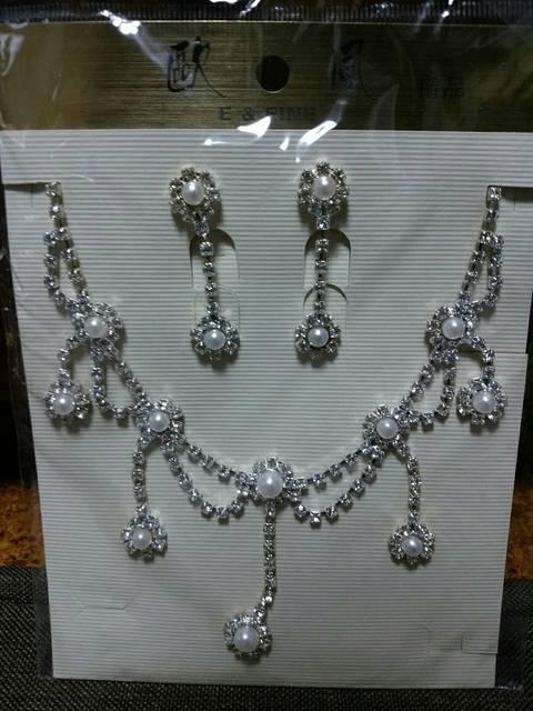 ネックレス&ピアス パール ストーン 新品未使用 < 女性アクセサリー/時計  ネックレス&ピアス パール ストーン 新品未使用  < 女性アクセサリー/時計の