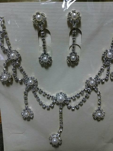 ネックレス&ピアス パール ストーン 新品未使用 < 女性アクセサリー/時計  ネックレス&ピアス パール ストーン 新品未使用 < 女性アクセサリー/時計の