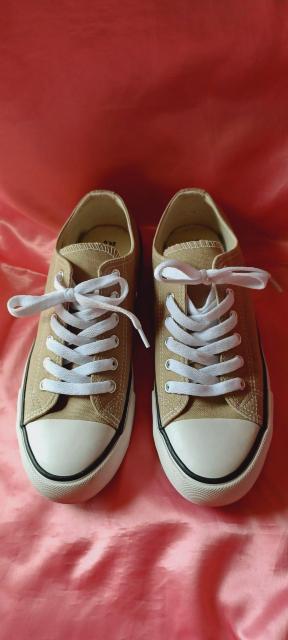★ベージュ×白ホワイト☆綿コットンキャンバス☆シンプル可愛い♪編み上げ定番ローカットスニーカー♪クッション中敷きシートおまけ付き < 女性ファッション  ★ベージュ×白ホワイト☆綿コットンキャンバス☆シンプル可愛い♪編み上げ定番ローカットスニーカー♪クッション中敷きシートおまけ付き  < 女性ファッションの