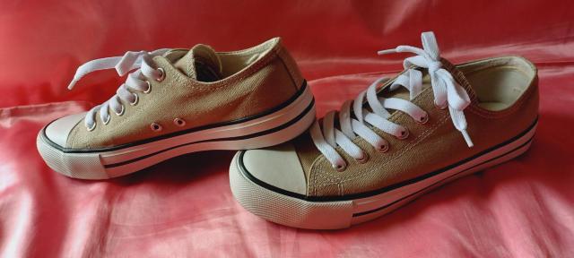 ★ベージュ×白ホワイト☆綿コットンキャンバス☆シンプル可愛い♪編み上げ定番ローカットスニーカー♪クッション中敷きシートおまけ付き < 女性ファッション  ★ベージュ×白ホワイト☆綿コットンキャンバス☆シンプル可愛い♪編み上げ定番ローカットスニーカー♪クッション中敷きシートおまけ付き < 女性ファッションの