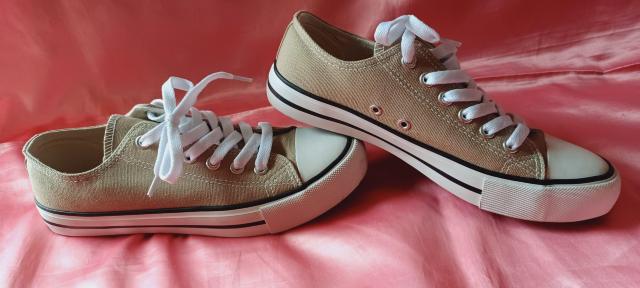 ★ベージュ×白ホワイト☆綿コットンキャンバス☆シンプル可愛い♪編み上げ定番ローカットスニーカー♪クッション中敷きシートおまけ付き < 女性ファッション  ★ベージュ×白ホワイト☆綿コットンキャンバス☆シンプル可愛い♪編み上げ定番ローカットスニーカー♪クッション中敷きシートおまけ付き < 女性ファッションの