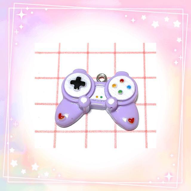 ゲームのコントローラー型 ラベンダー1個 樹脂パーツ アクセサリーチャーム キーホルダーなどに < ペット/手芸/園芸 ゲームのコントローラー型 ラベンダー1個 樹脂パーツ アクセサリーチャーム キーホルダーなどに < ペット/手芸/園芸の
