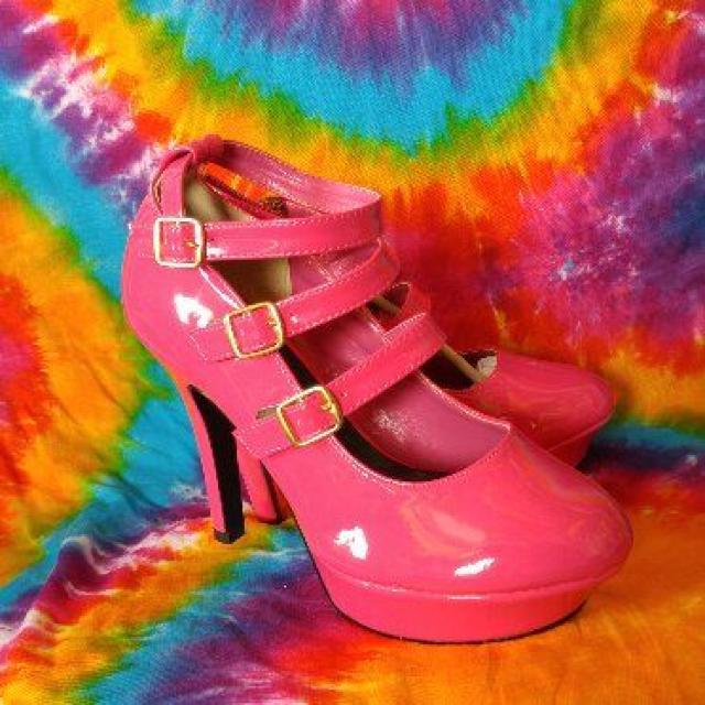 エロ可愛ッ(p^-^)三連ベルト&厚底エナメルハイヒール☆パンプス < 女性ファッション  エロ可愛ッ(p^-^)三連ベルト&厚底エナメルハイヒール☆パンプス  < 女性ファッションの