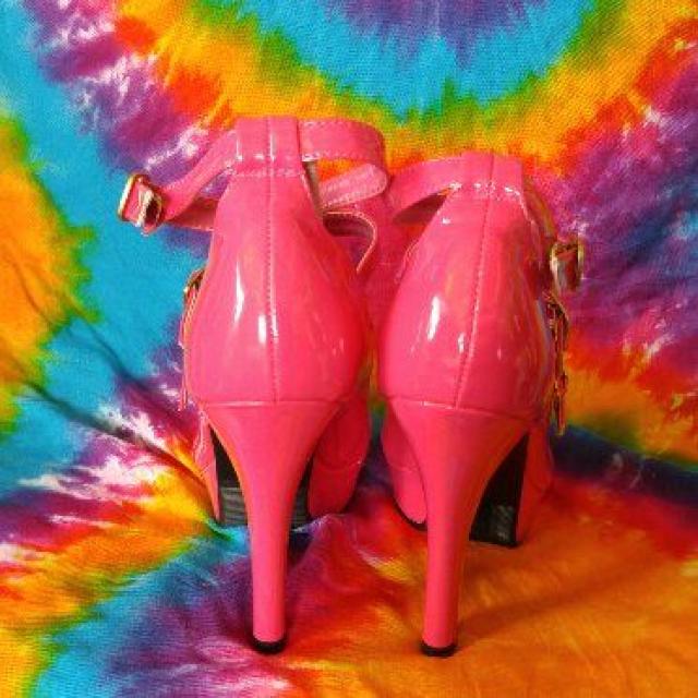 エロ可愛ッ(p^-^)三連ベルト&厚底エナメルハイヒール☆パンプス < 女性ファッション  エロ可愛ッ(p^-^)三連ベルト&厚底エナメルハイヒール☆パンプス < 女性ファッションの