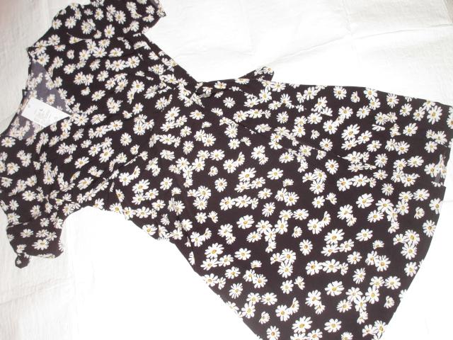 未使用タグ付☆花柄デイジー模様*半袖ワンピース(ブラック) < 女性ファッション  未使用タグ付☆花柄デイジー模様*半袖ワンピース(ブラック)  < 女性ファッションの