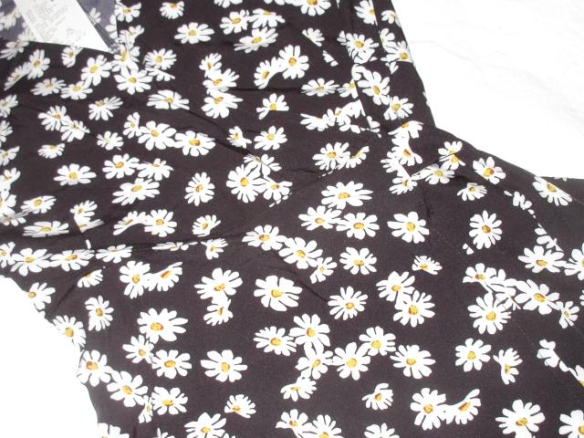 未使用タグ付☆花柄デイジー模様*半袖ワンピース(ブラック) < 女性ファッション  未使用タグ付☆花柄デイジー模様*半袖ワンピース(ブラック) < 女性ファッションの