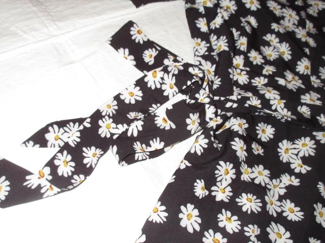 未使用タグ付☆花柄デイジー模様*半袖ワンピース(ブラック) < 女性ファッション  未使用タグ付☆花柄デイジー模様*半袖ワンピース(ブラック) < 女性ファッションの