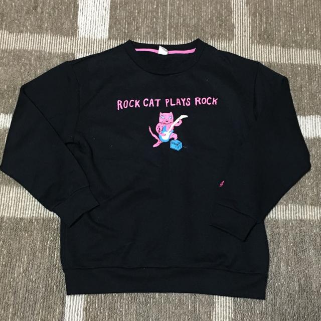 神保町にゃんこ堂書店・猫刺繍&ロックキャット柄スウェット黒 < 女性ファッション  神保町にゃんこ堂書店・猫刺繍&ロックキャット柄スウェット黒  < 女性ファッションの