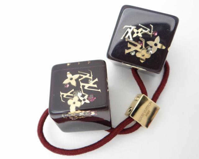 ルイヴィトン アンクル―ジョン ヘアキューブ ヘアゴム 2点セット ホワイト×ブラウン系<USED>【送料無料】 < ブランド  ルイヴィトン アンクル―ジョン ヘアキューブ ヘアゴム 2点セット ホワイト×ブラウン系<USED>【送料無料】 < ブランドの