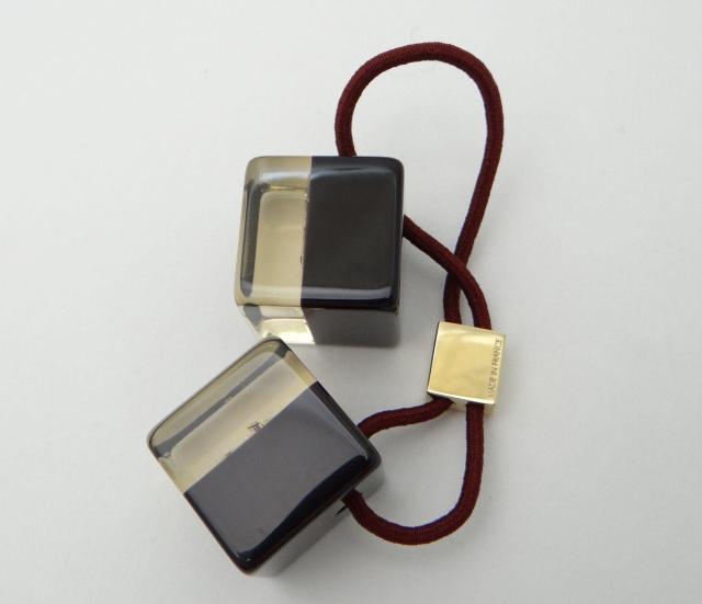 ルイヴィトン アンクル―ジョン ヘアキューブ ヘアゴム 2点セット ホワイト×ブラウン系<USED>【送料無料】 < ブランド  ルイヴィトン アンクル―ジョン ヘアキューブ ヘアゴム 2点セット ホワイト×ブラウン系<USED>【送料無料】 < ブランドの