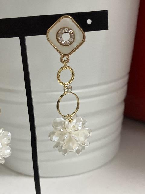 ハンドメイド ビーズボールを使用したピアス < 女性ファッション  ハンドメイド ビーズボールを使用したピアス < 女性ファッションの