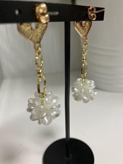 ハンドメイド ビーズボールを使用したピアス < 女性ファッション  ハンドメイド ビーズボールを使用したピアス < 女性ファッションの