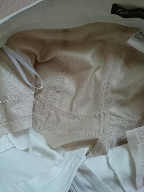 LINK IT ALL Premium☆裾クシュ クロップド丈パンツ★ホワイト☆リンクイットオール★ < 女性ファッション  LINK IT ALL Premium☆裾クシュ クロップド丈パンツ★ホワイト☆リンクイットオール★ < 女性ファッションの