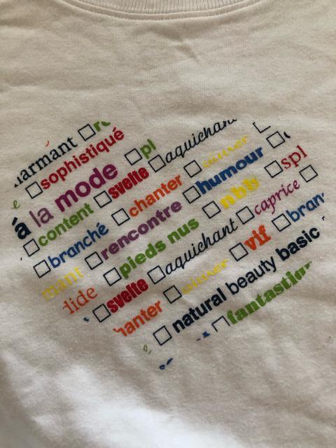 Natural beauty Basic 胸元のハート柄が可愛い Tシャツ M < ブランド Natural beauty Basic 胸元のハート柄が可愛い Tシャツ M < ブランドの