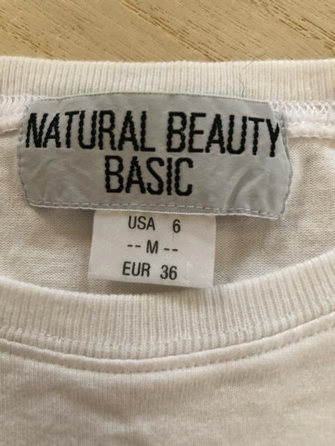 Natural beauty Basic 胸元のハート柄が可愛い Tシャツ M < ブランド Natural beauty Basic 胸元のハート柄が可愛い Tシャツ M < ブランドの