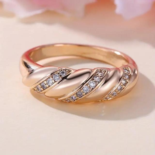 超お買い得690円★シックなクロワッサンリング、輝くジルコニアが美しさと気品を象徴 USAサイズ6号(日本サイズ11号) < 女性アクセサリー/時計  超お買い得690円★シックなクロワッサンリング、輝くジルコニアが美しさと気品を象徴 USAサイズ6号(日本サイズ11号) < 女性アクセサリー/時計の