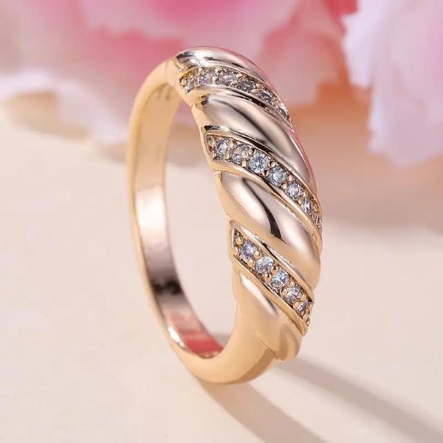 超お買い得690円★シックなクロワッサンリング、輝くジルコニアが美しさと気品を象徴 USAサイズ6号(日本サイズ11号) < 女性アクセサリー/時計  超お買い得690円★シックなクロワッサンリング、輝くジルコニアが美しさと気品を象徴 USAサイズ6号(日本サイズ11号) < 女性アクセサリー/時計の