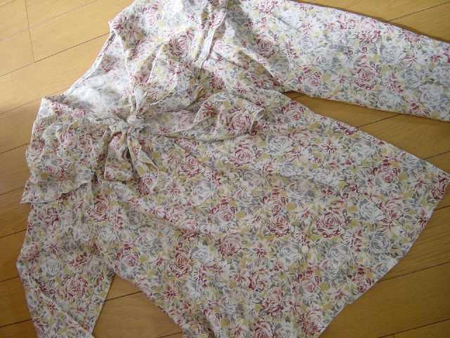 【お嬢様系】大きめフリルエリ花柄シャツ < 女性ファッション  【お嬢様系】大きめフリルエリ花柄シャツ < 女性ファッションの