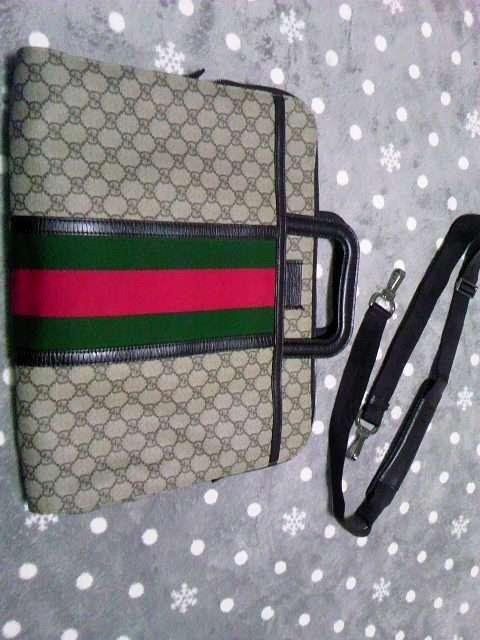 GUCCIu[tP[XGGރNb`obOb`{XgV}   uh 